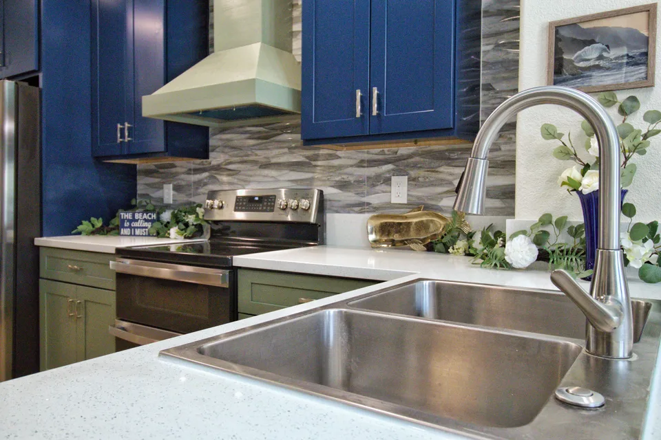 Stainless double-basin sink and pull-down faucet in speckled quartz