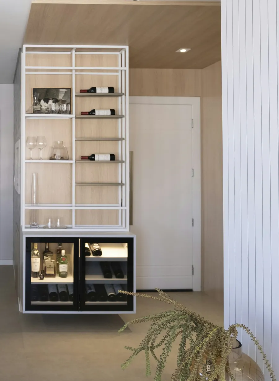 Glassware cabinet